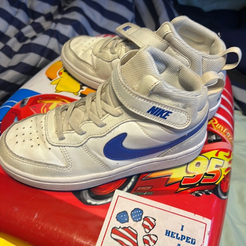 Little kid nike high top Burroughs